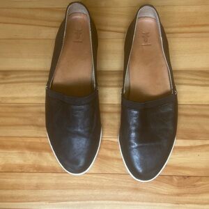 EUC FRYE Melani Slip On Black Leather Shoe Women's Size 8.5